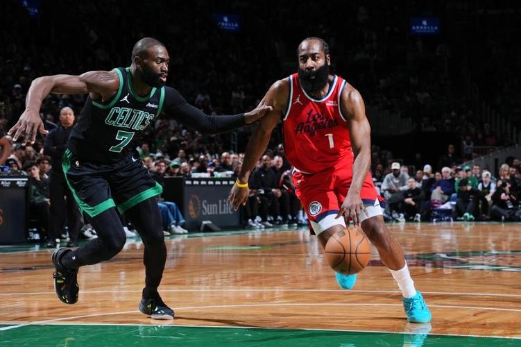 开云体育APP：哈登空砍37+7+8 普理查德8记三分 绿军险胜快船