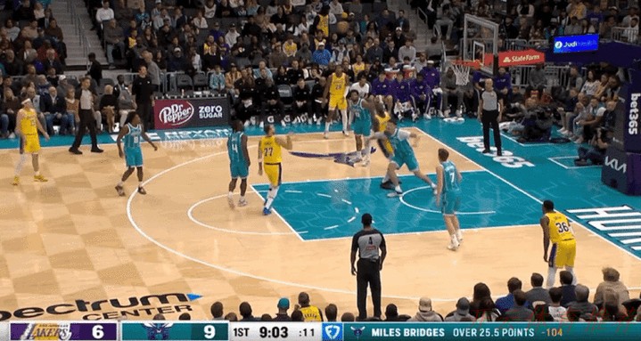 开云体育动态：东契奇38分里夫斯复出24+7，湖人三节发力擒黄蜂取近7战第6胜